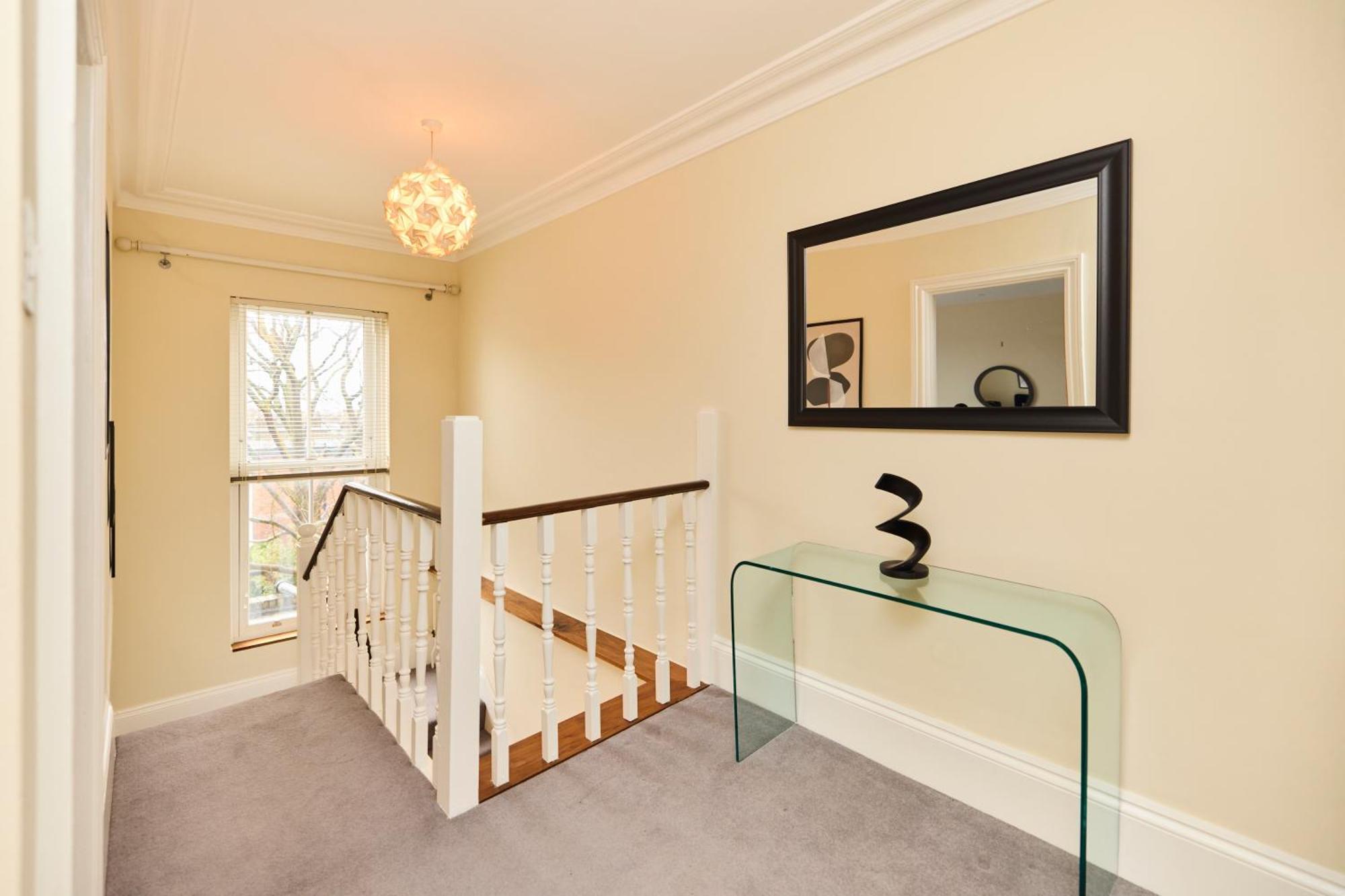 The Peckham Hideaway - Bright 3bdr Flat * Londra